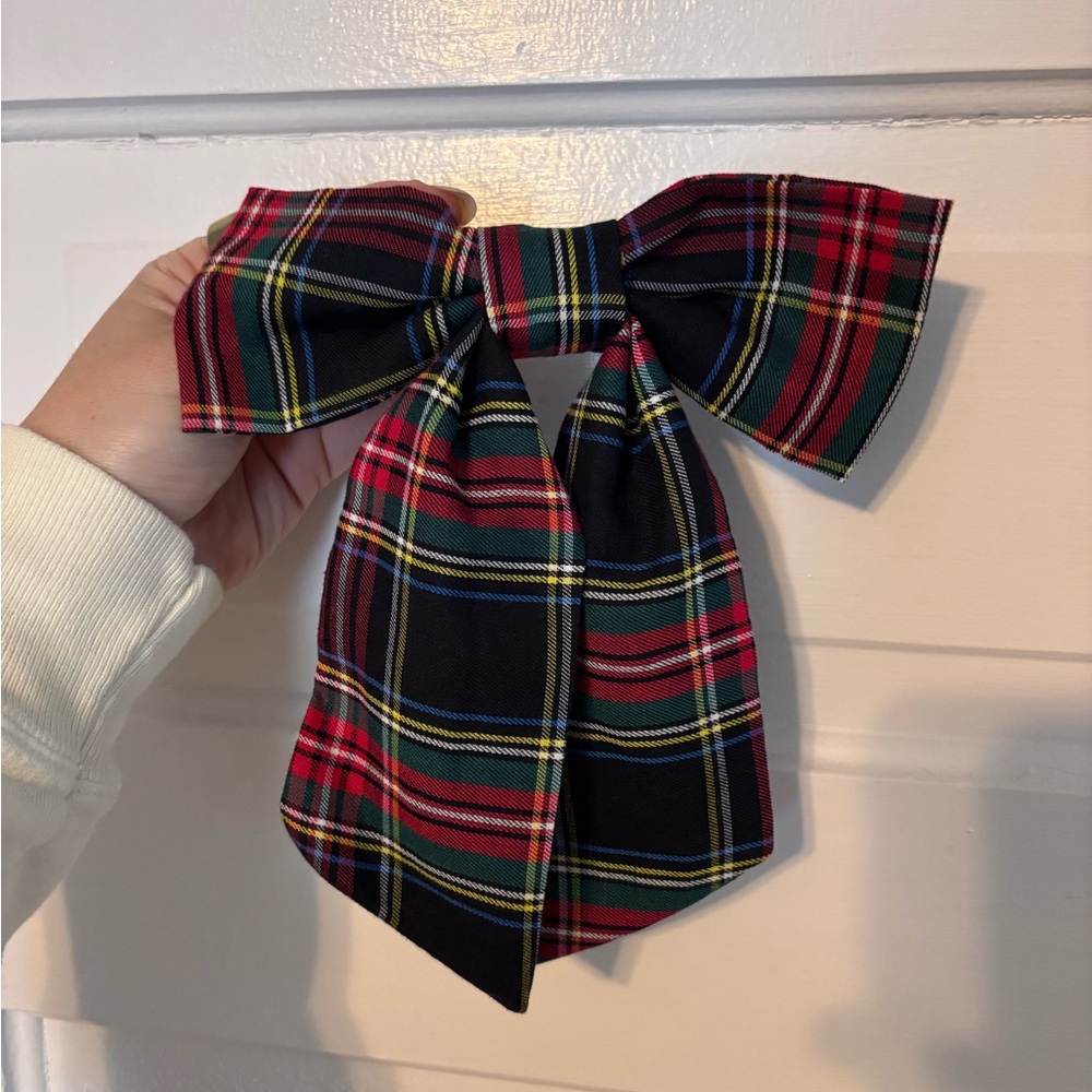 Grace & Grandeur Lucy bow in black tartan